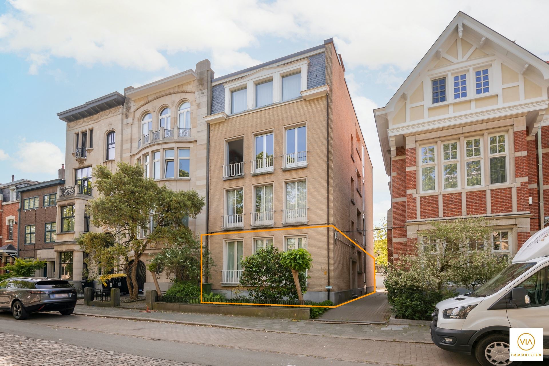 Gelijkvloersapp. met 3 slk, terras + garagebox