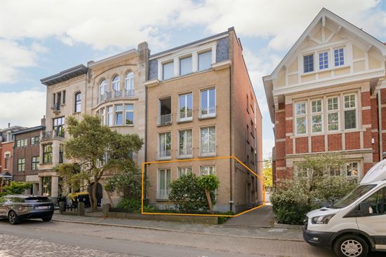 Gelijkvloersapp. met 3 slk, terras + garagebox
