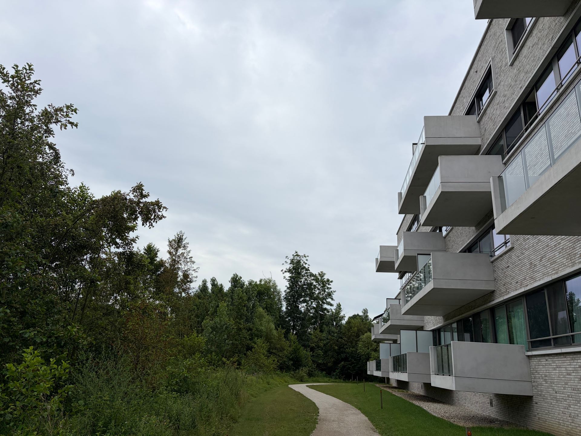 Mooi appartement met 2 ruime slaapkamers en autostaanplaats