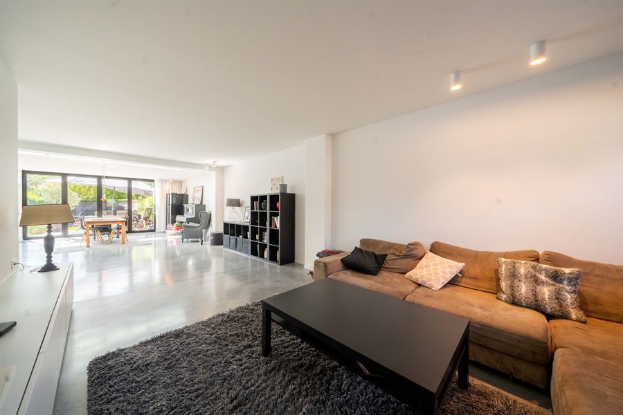 instapklare totaalrenovatie van 2015 met 4 slpks in topbuurt