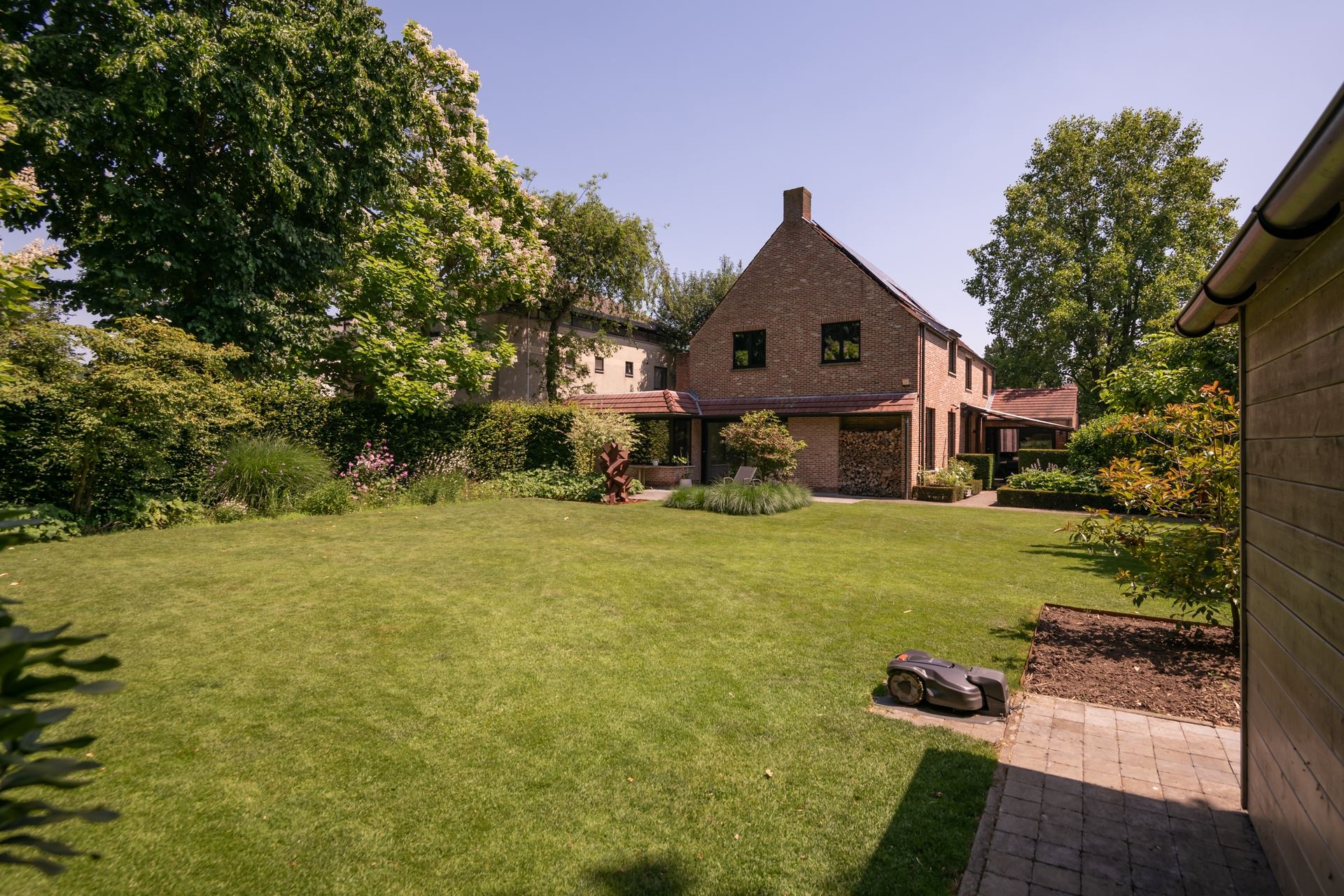 Instapklare villa met 5 slk 3 bdk + Zw tuin