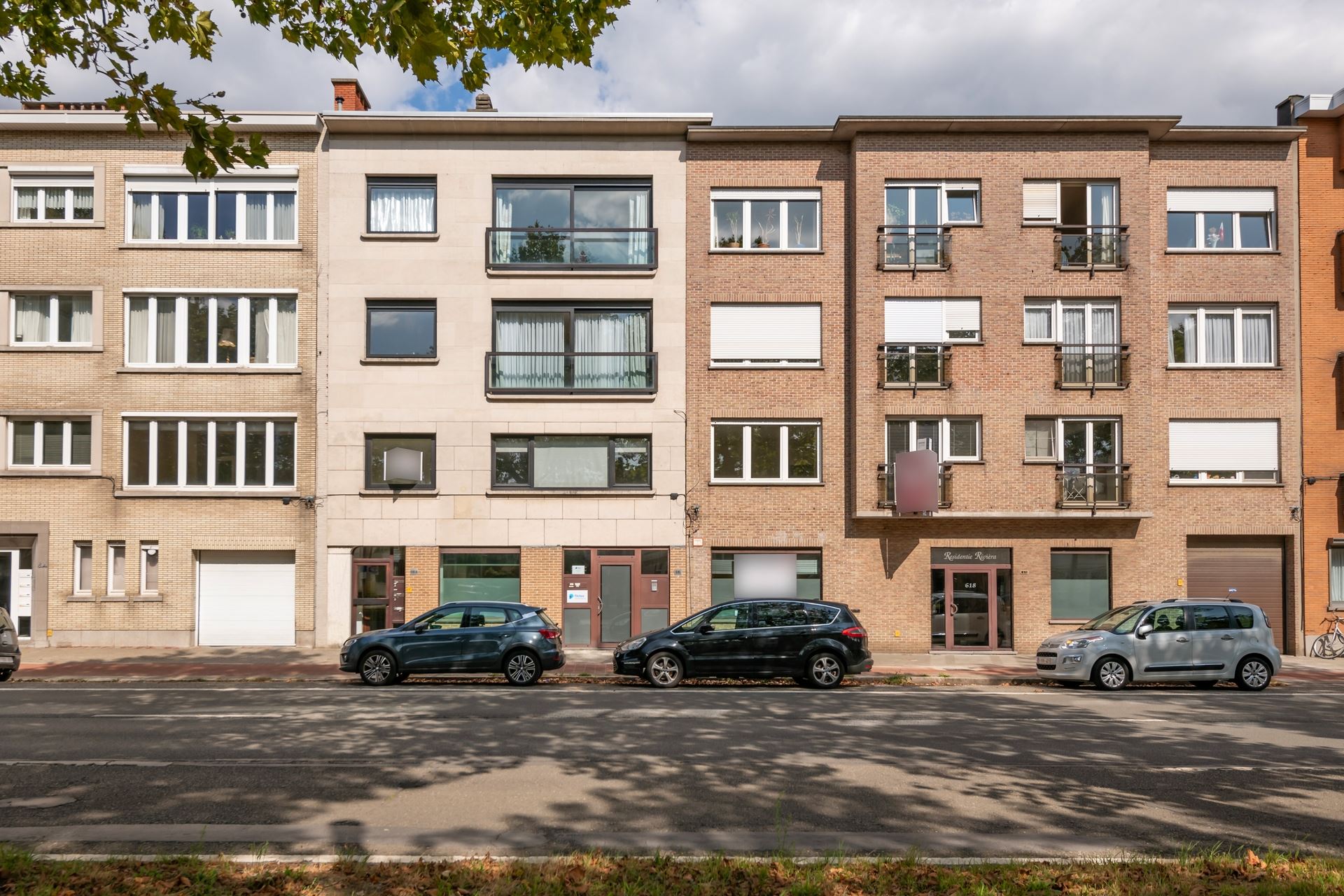 Kantoorgebouw + 6 staanplaatsen