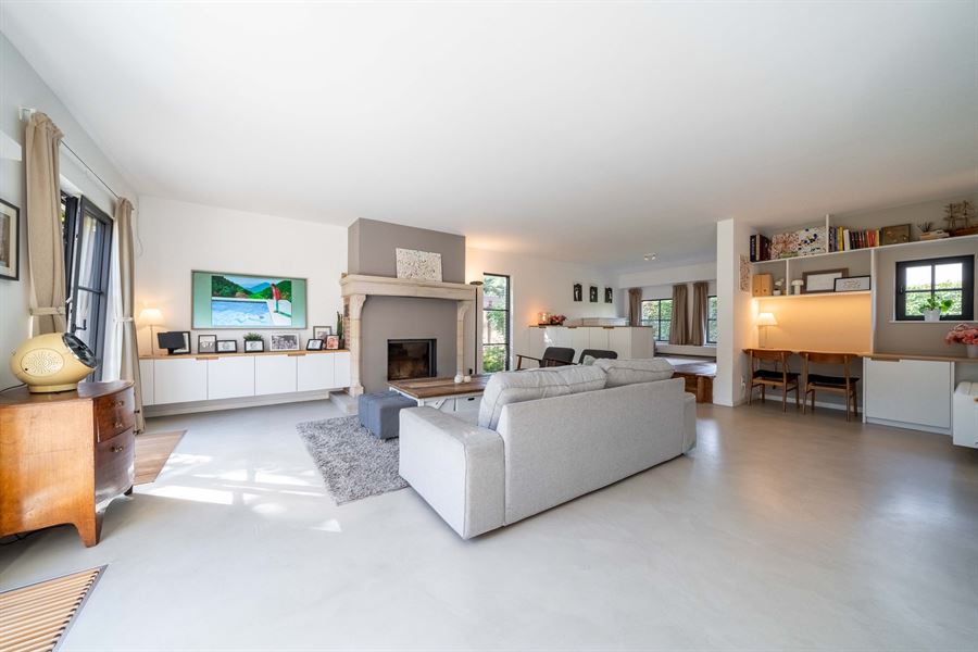 Gerenoveerde Villa met 4 slpks op toplocatie in Aartselaar