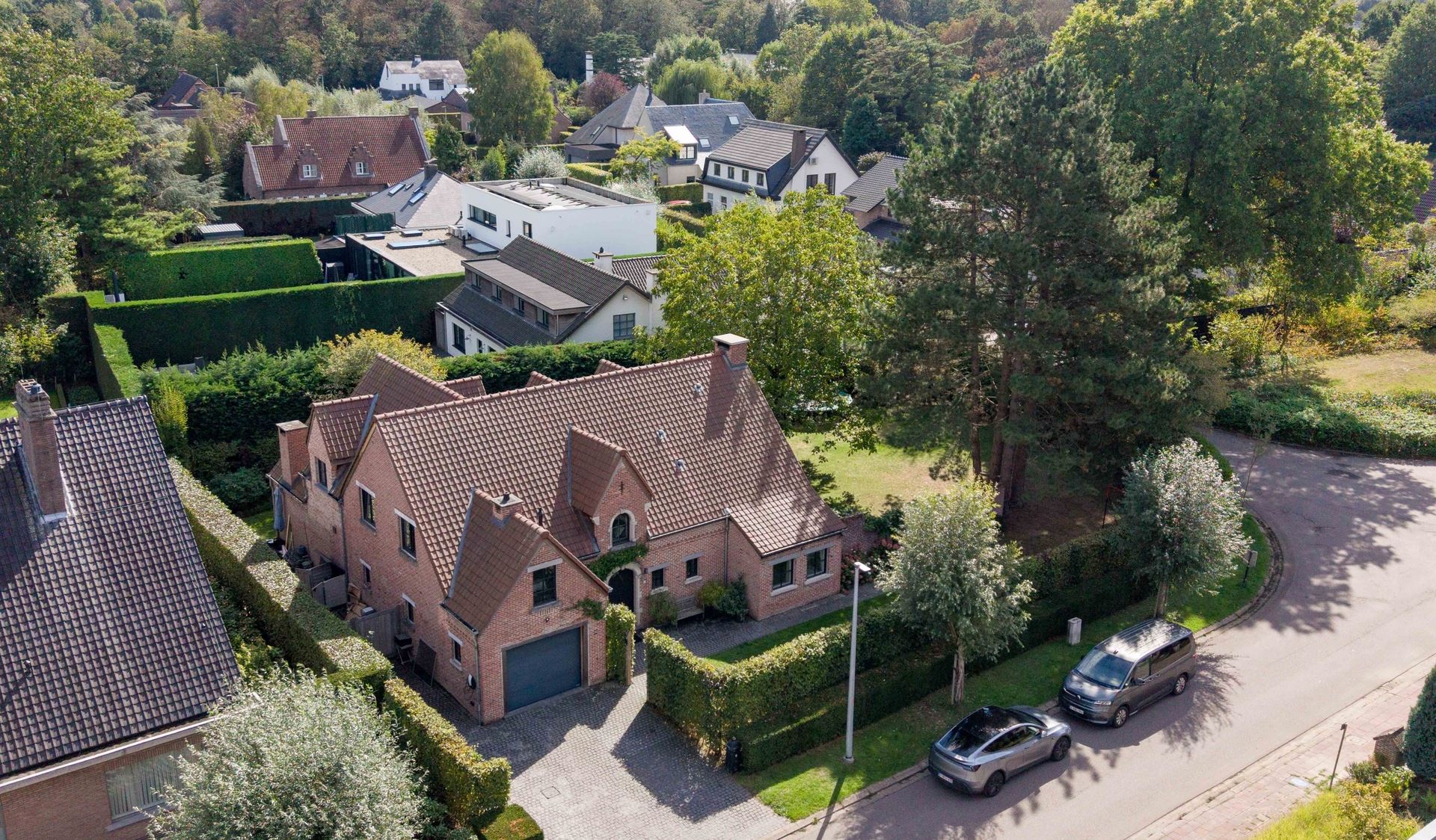 Gerenoveerde Villa met 4 slpks op toplocatie in Aartselaar