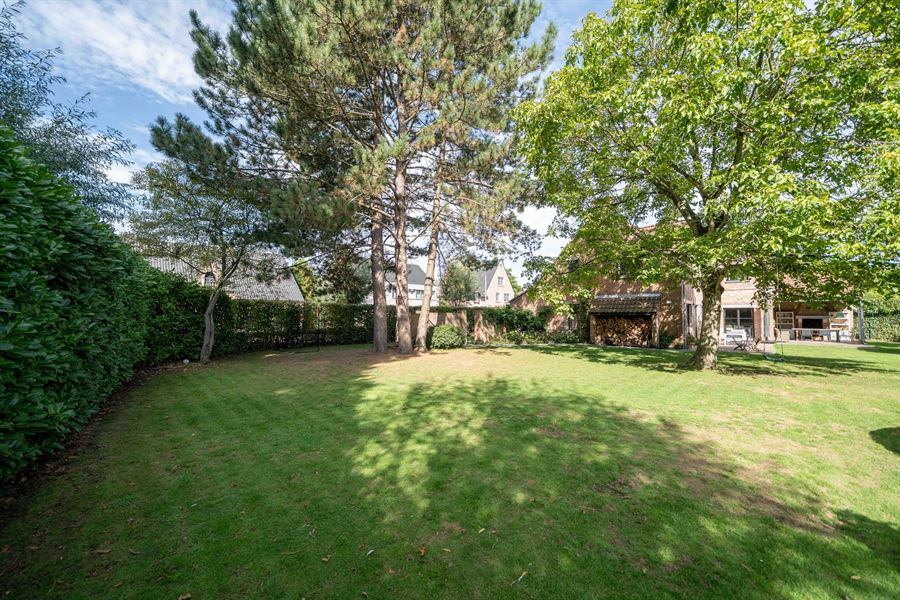 Gerenoveerde Villa met 4 slpks op toplocatie in Aartselaar