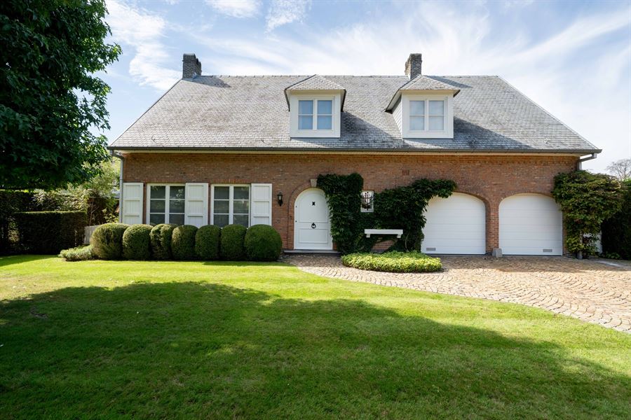 Gezinswoning met zwembad + 5slk op Zw-perceel