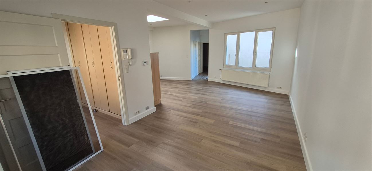Opgefrist appartement met groot terras in het oude stadscentrum