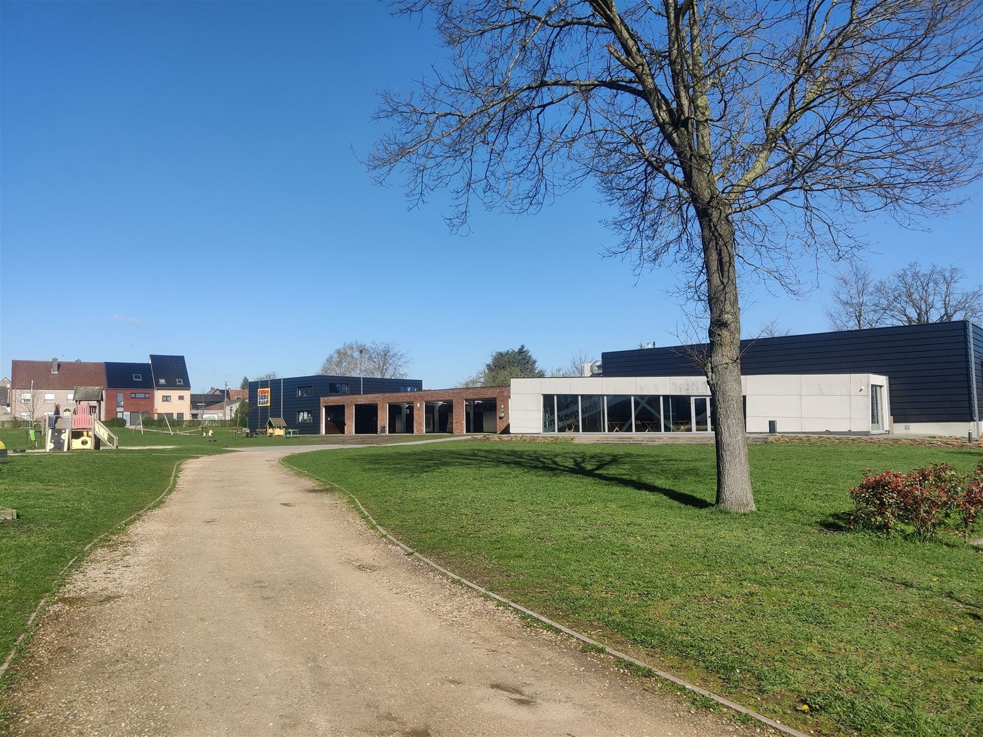 Deze grond is gelegen in de nieuw aangelegde wijk ‘Pruytenshof’ te Serskamp. Het is er aangenaam en rustig wonen op een boogscheut van het dorp. D...