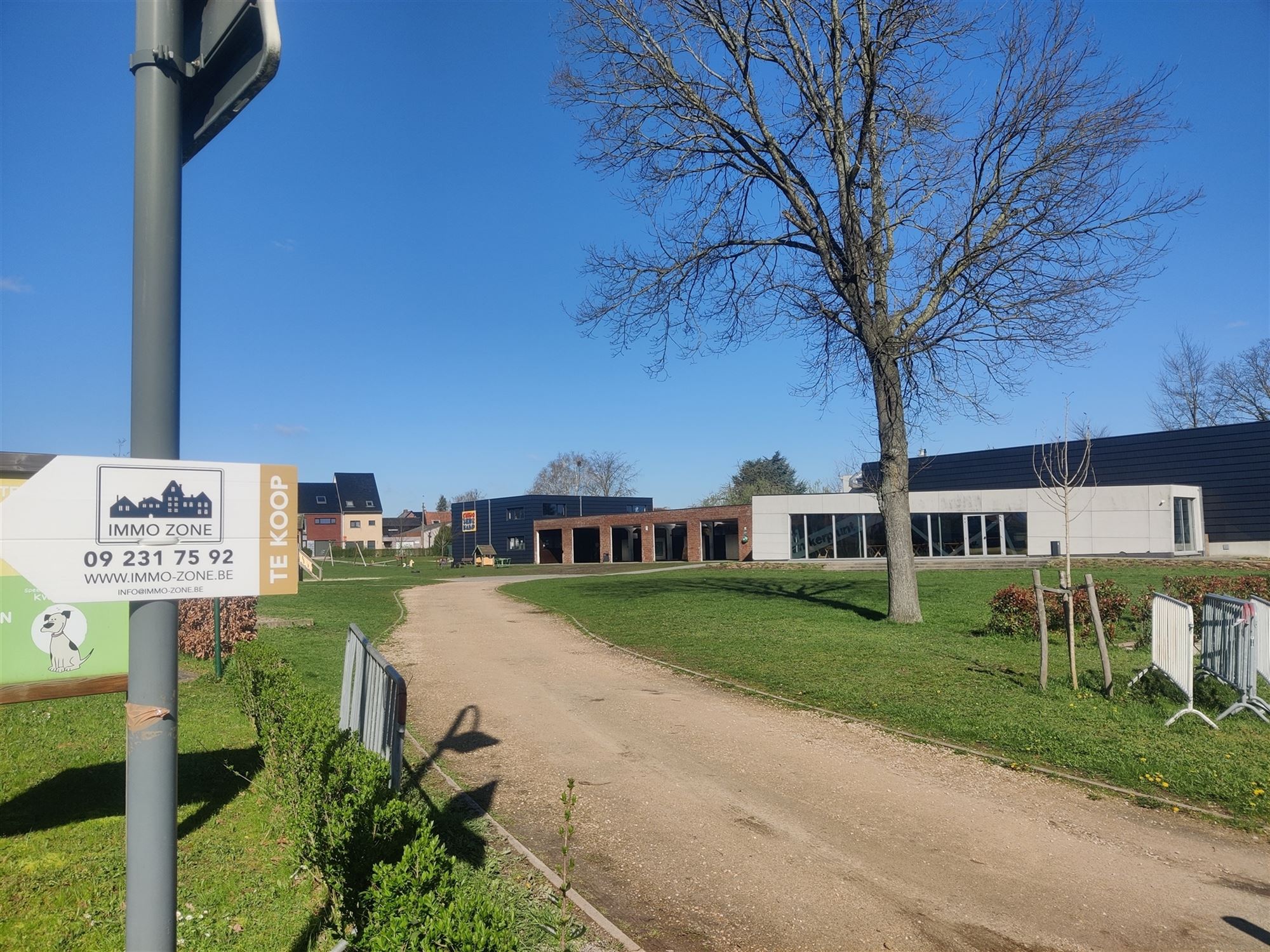 Deze grond is gelegen in de nieuw aangelegde wijk ‘Pruytenshof’ te Serskamp. Het is er aangenaam en rustig wonen op een boogscheut van het dorp. D...