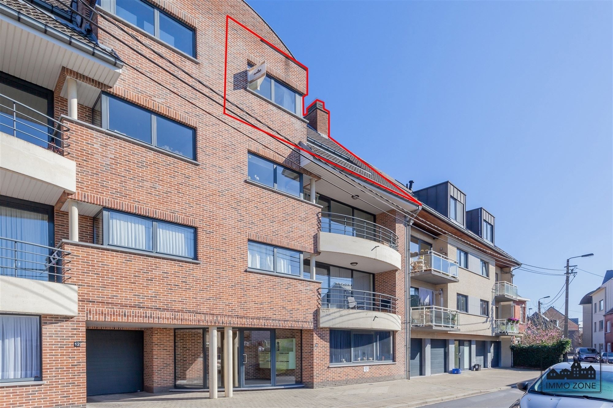 In de residentie “’T Wijnhuys” kan dit aangenaam 2 slaapkamer appartement gevonden worden. Het appartement ligt centraal gelegen te Lede, waardo...